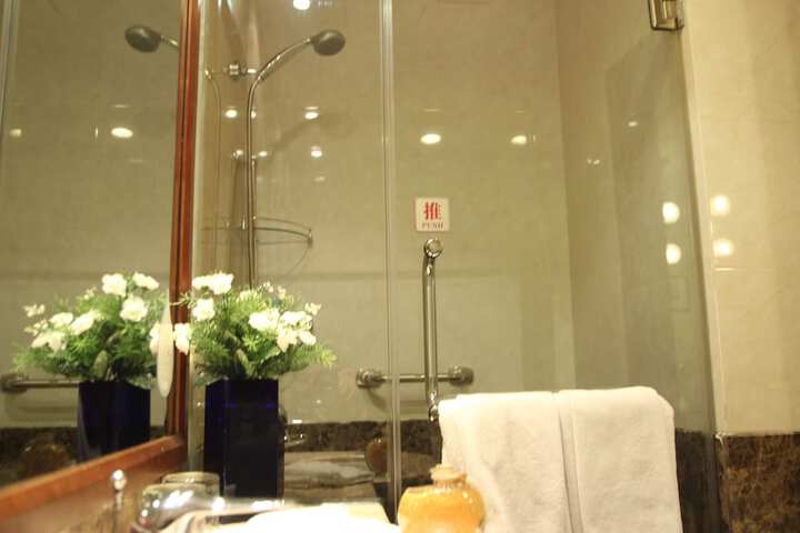 Room 8 of 71