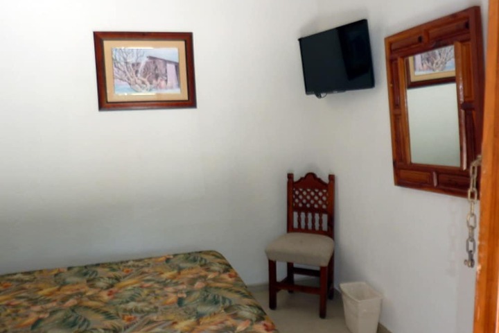 Room 9 of 34