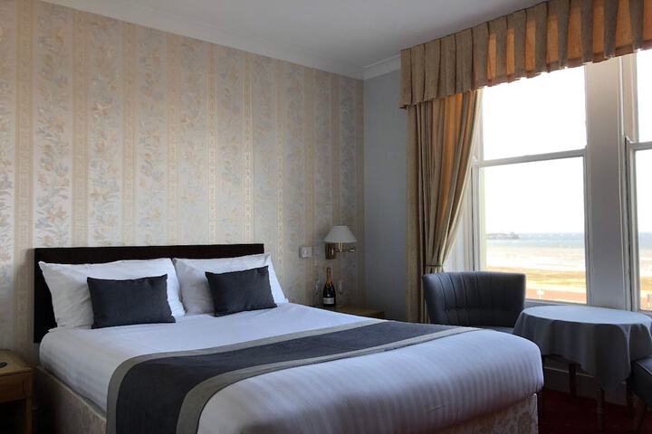 Room 2 of 54