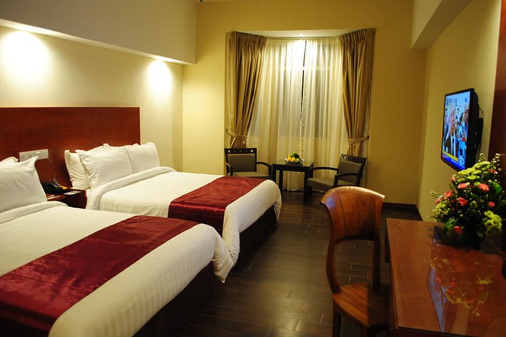 Room 8 of 30