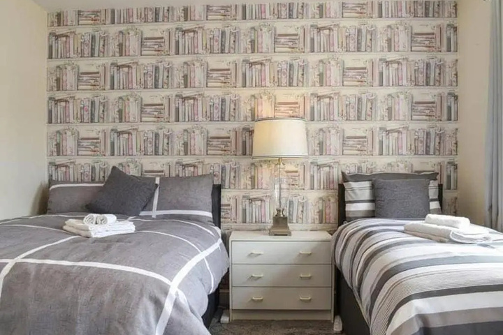 Room 4 of 11