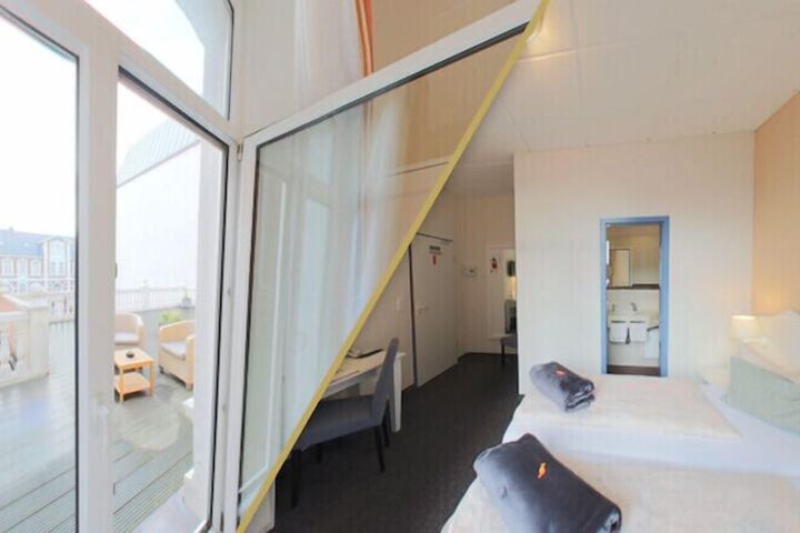 Room 3 of 32