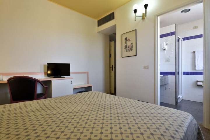 Room 5 of 44