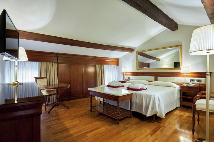 Room 26 of 107