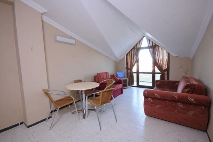 Room 13 of 44