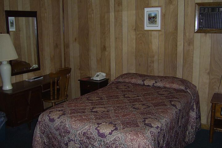 Room 6 of 24