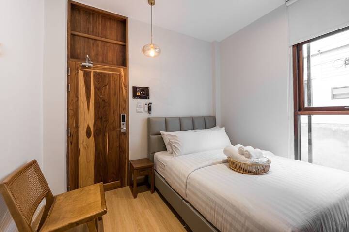 Room 5 of 40
