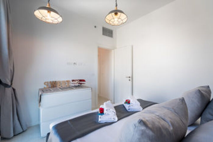 Room 43 of 153