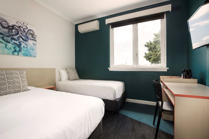 Room 8 of 43