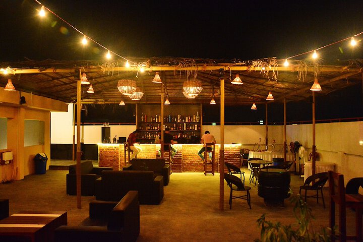 Lounge 26 of 37