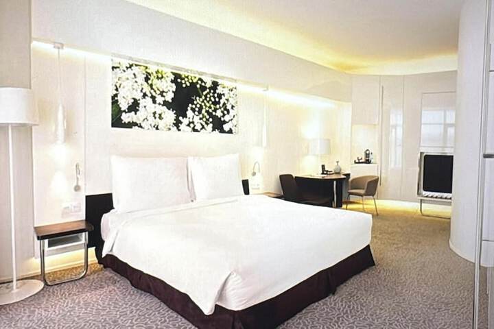 Room 2 of 50