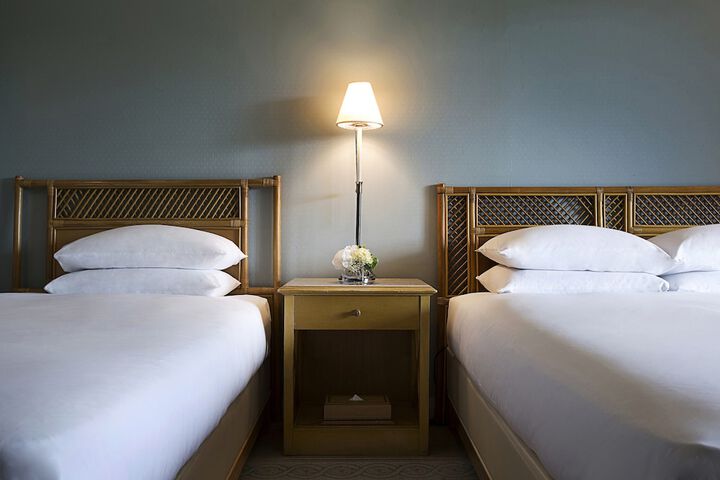 Room 4 of 77