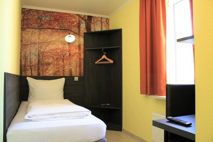 Room 16 of 39