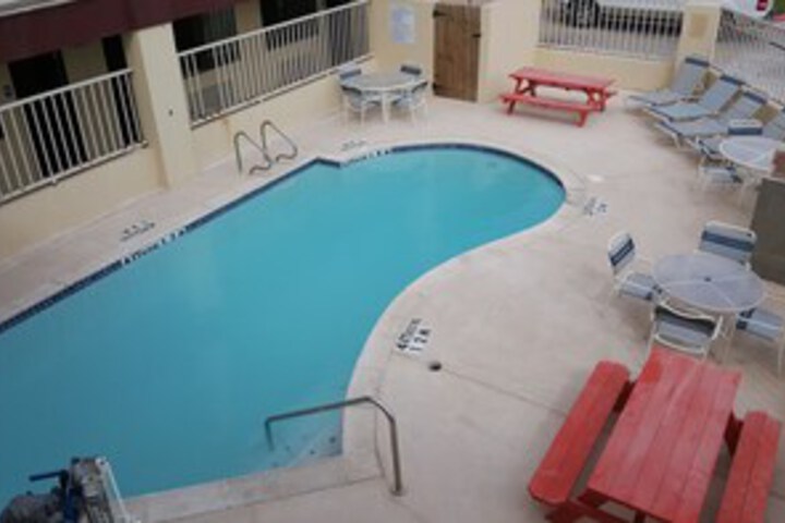 Pool 82 of 177