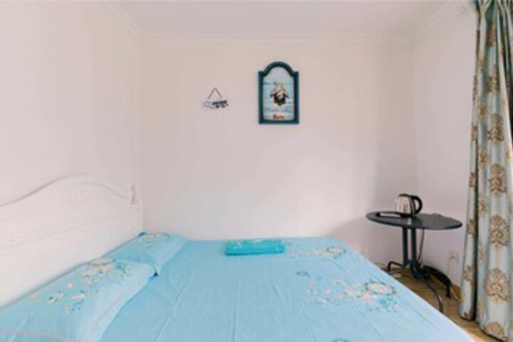 Room 6 of 19