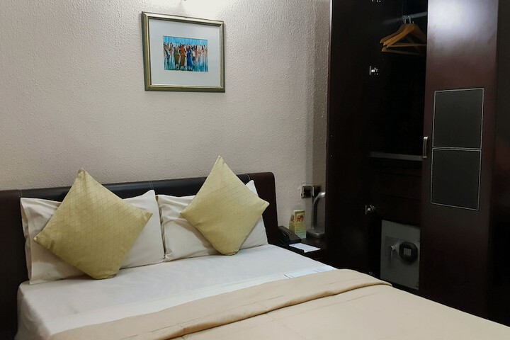 Room 7 of 24