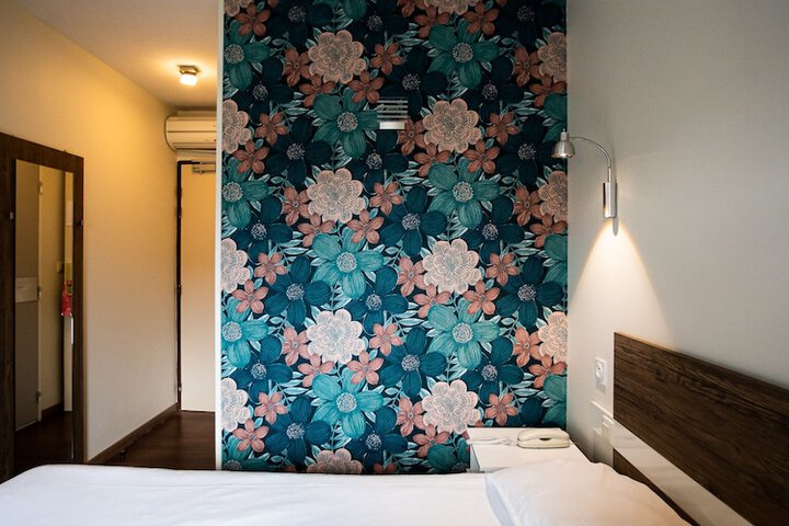 Room 11 of 48