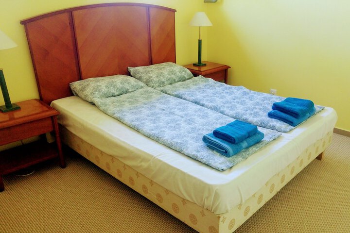 Room 6 of 7