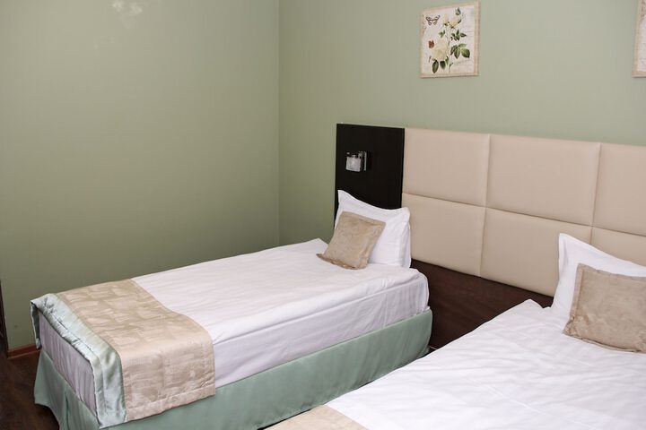 Room 27 of 71