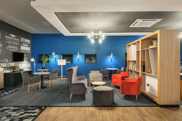Lounge 78 of 94