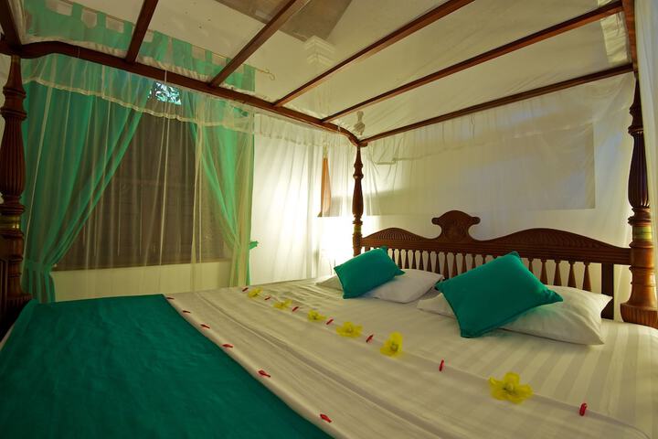 Room 4 of 48