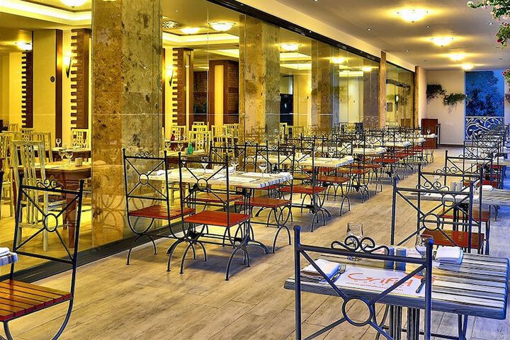 Dining 34 of 89