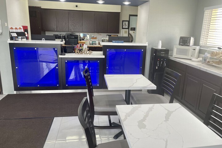 Breakfast/Coffee Service 29 of 43