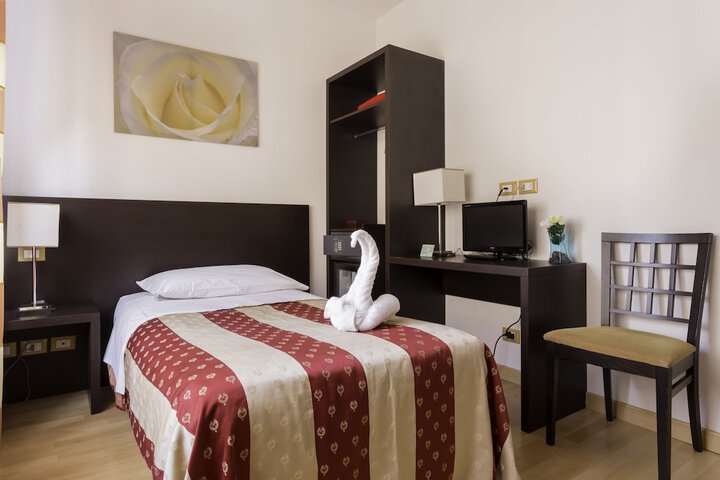 Room 3 of 36