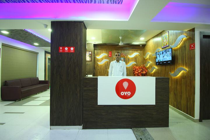 OYO 9238 HOTEL MEET PALACE