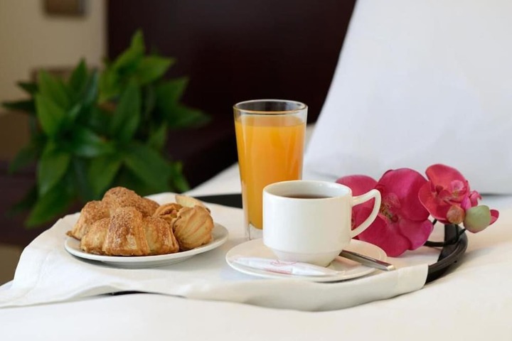 Breakfast/Coffee Service 84 of 88