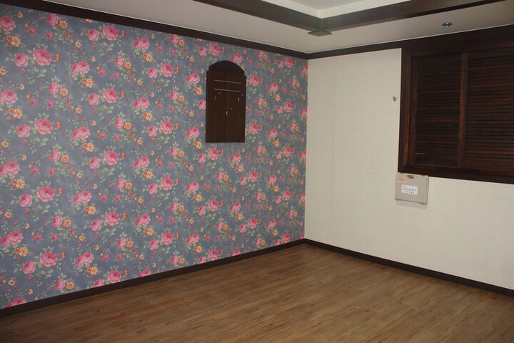 Room 16 of 39