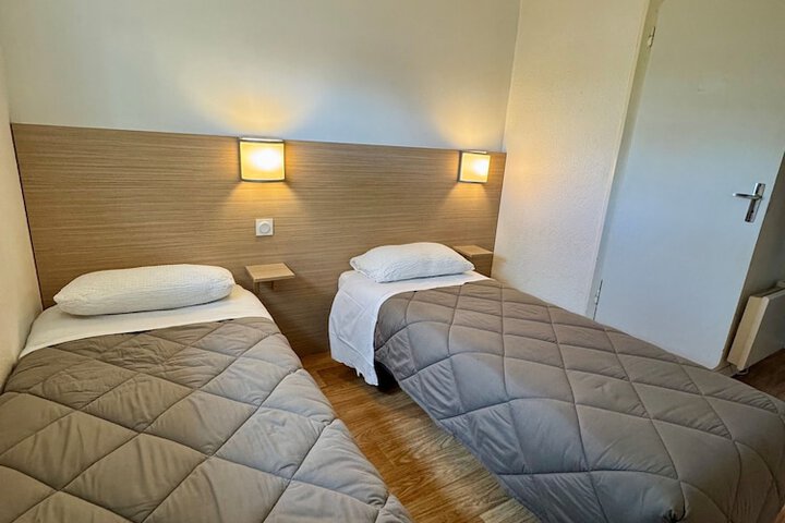 Room 12 of 30