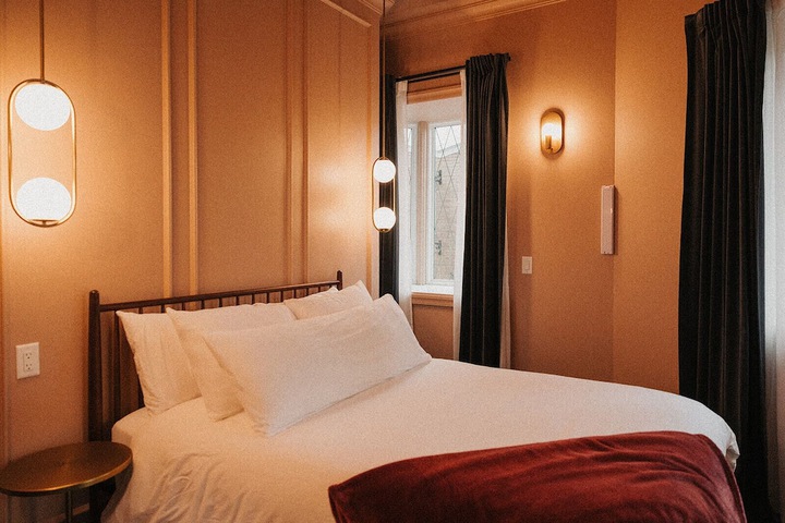 Room 12 of 37
