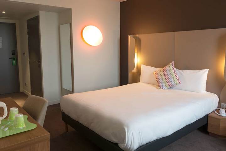 Room 6 of 33