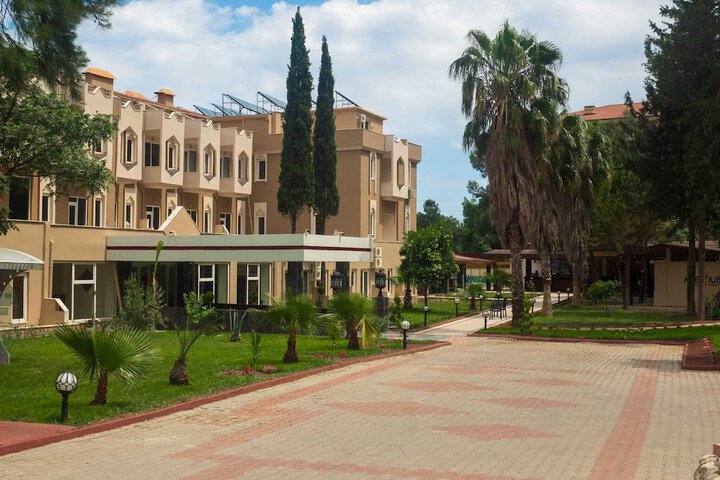 Hotel Exterior 19 of 21