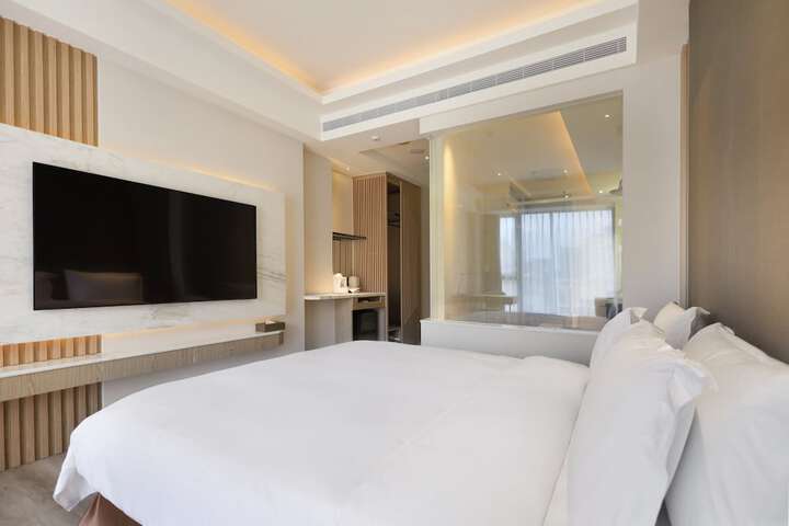 Room 8 of 31