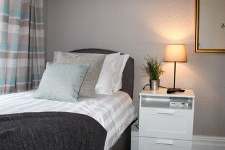 Room 32 of 60
