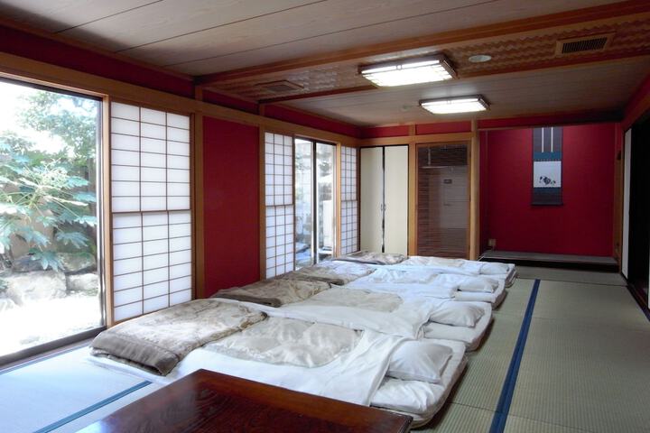 Room 4 of 31