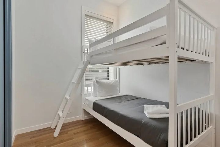 Photo of Huge Lincoln Park 6 Bed Duplex with Free Parking! by AllSet Turnover