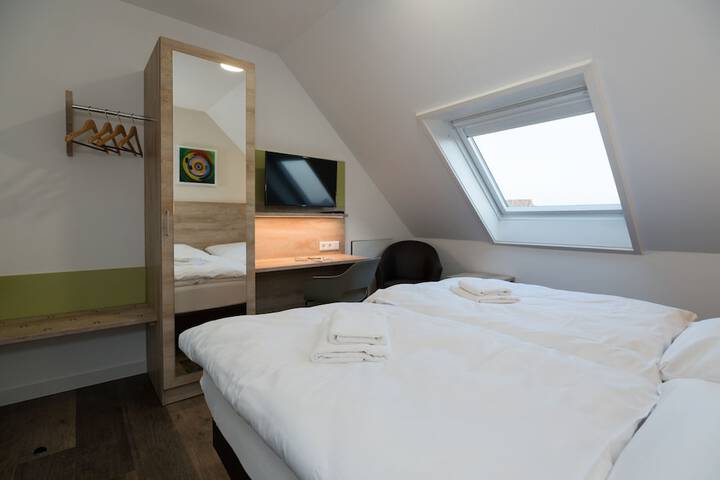 Room 13 of 85