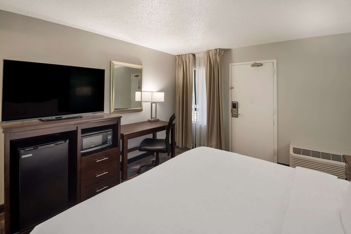 1 King Bed Accessible (6 of 20)