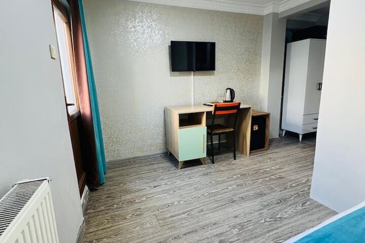 Room 18 of 28