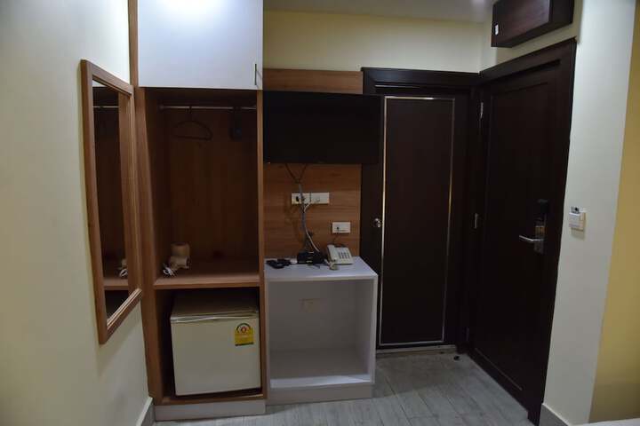 Room 11 of 41