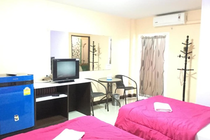 Room 10 of 27