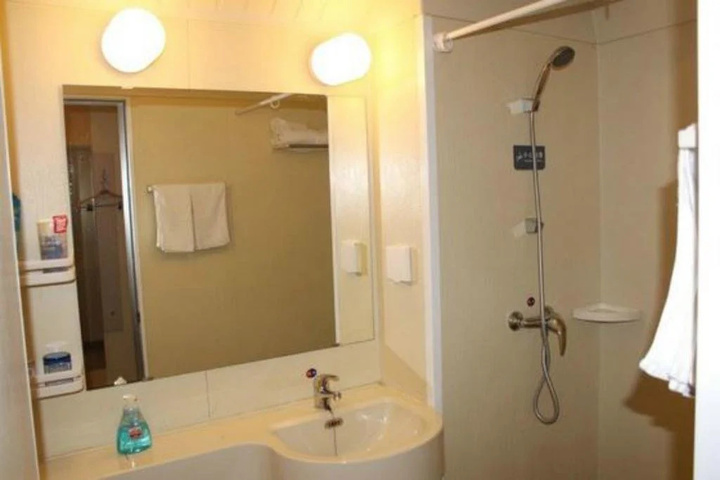 Room 7 of 11