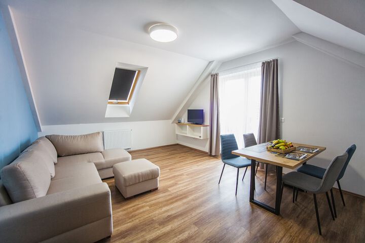 Room 5 of 32