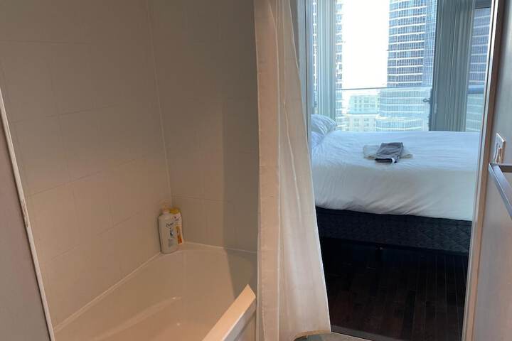 Room 876 of 931