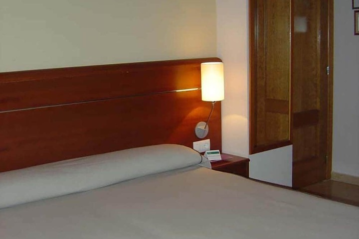 Room 13 of 32