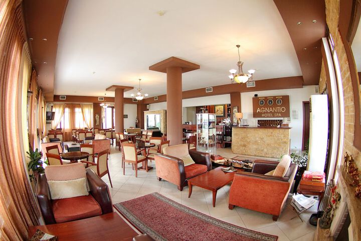 Lounge 49 of 66