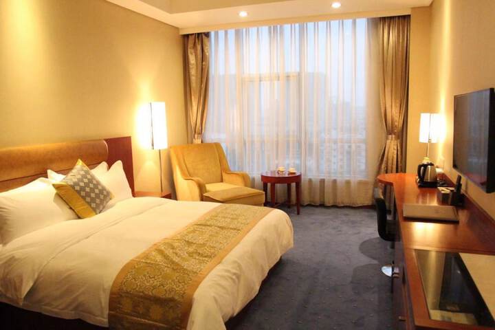 Room 8 of 12